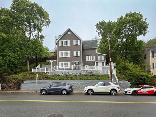 Exterior, Facade, Queen Anne Victorian