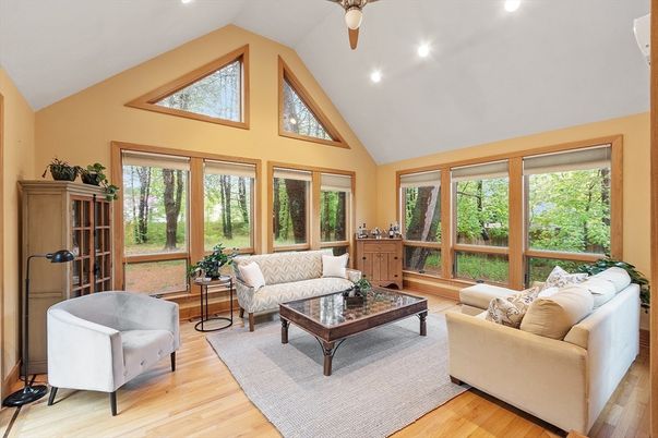 Interior, Living room, Recessed Lighting, Sun Room, Wood Texture Flooring