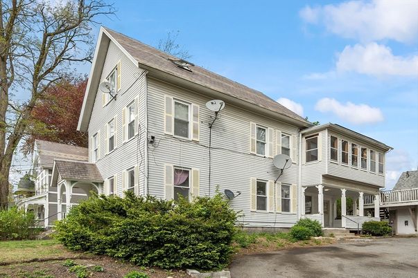 Exterior, Facade, Rowhouse