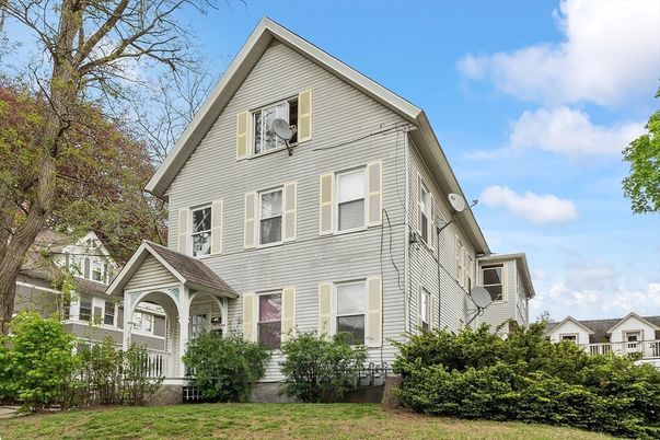 Exterior, Facade, Queen Anne Victorian