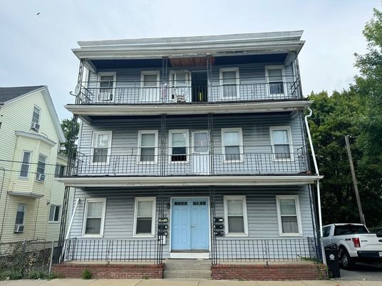 Exterior, Facade, American Foursquare