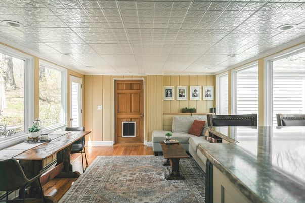 Chandelier, Dining room, Fireplace, Interior, Wood Texture Flooring