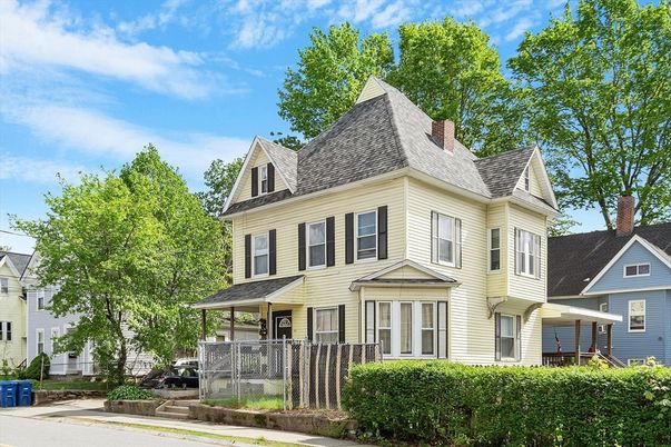 Exterior, Facade, Queen Anne Victorian