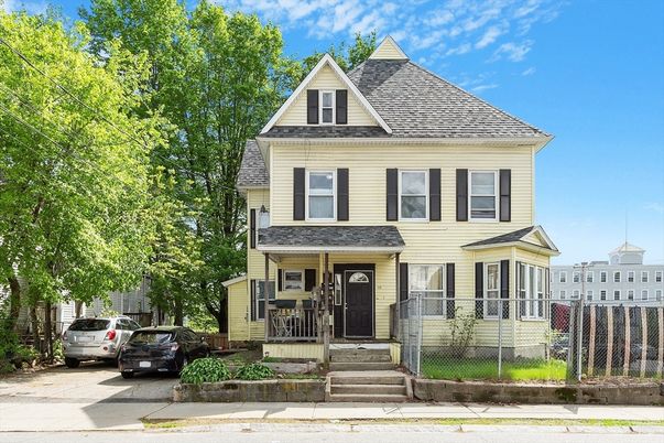Exterior, Facade, Queen Anne Victorian
