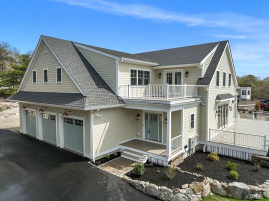 Attached, Exterior, Facade, Farmhouse