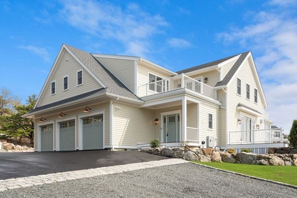 Attached, Exterior, Facade, Farmhouse