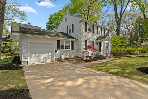 Attached, Exterior, Facade, Farmhouse