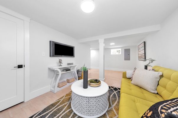 Interior, Living room, Recessed Lighting, Wood Texture Flooring