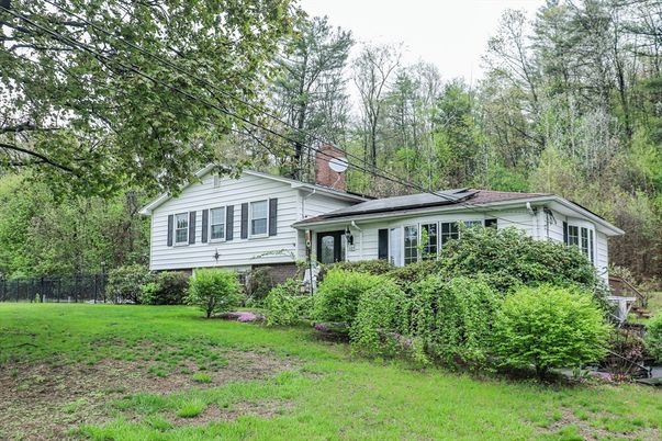Backyard, Exterior, Facade, Solar Panels, Split Level