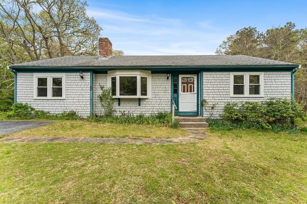 Exterior, Facade, Ranch