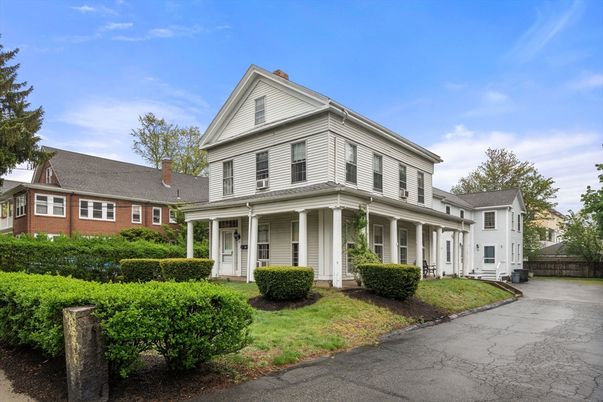 Exterior, Facade, Farmhouse