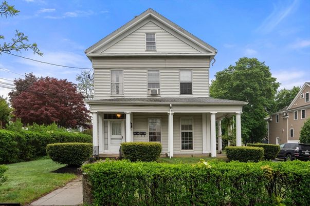 Exterior, Facade, Queen Anne Victorian