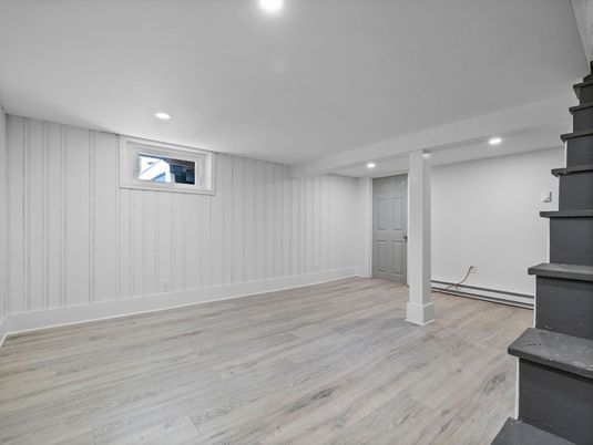 Empty room, Interior, Recessed Lighting, Wood Texture Flooring