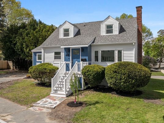 Exterior, Facade, Cape Cod