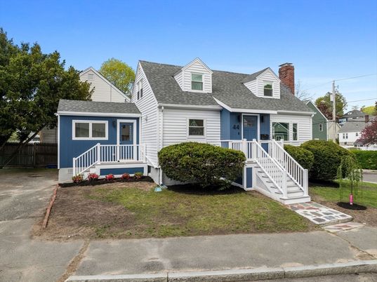 Exterior, Facade, Cape Cod