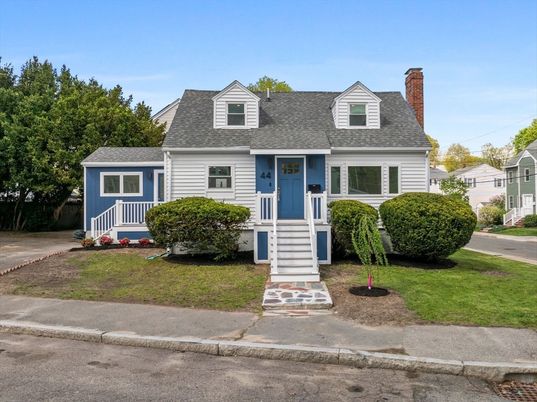 Exterior, Facade, Cape Cod