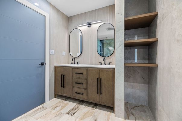 Bathroom, Dual Sink Vanities, Interior, Recessed Lighting