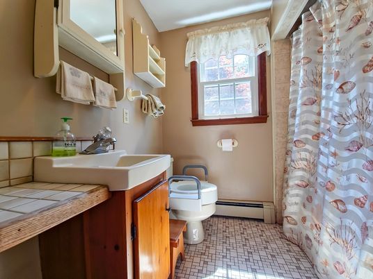 Bathroom, Interior, Tile Countertops