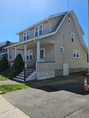 Exterior, Facade, Rowhouse