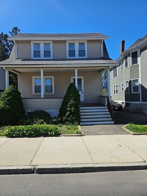 Exterior, Facade, American Foursquare