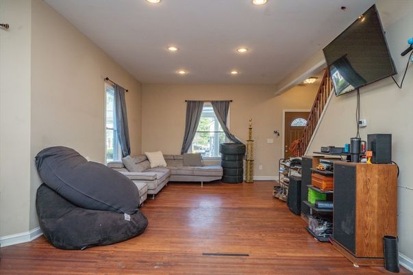 Interior, Living room, Recessed Lighting, Wood Texture Flooring