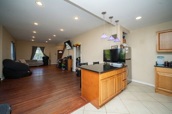 Interior, Living room, Pendant Lights, Recessed Lighting, Wood Texture Flooring