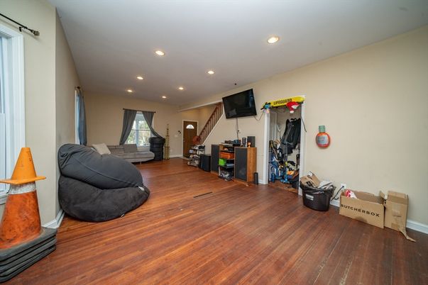 Interior, Recessed Lighting, Wood Texture Flooring