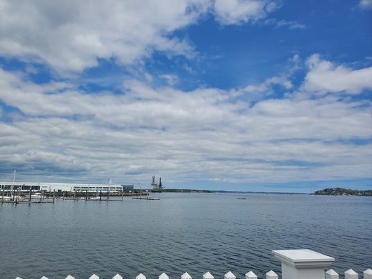 Exterior, Lake