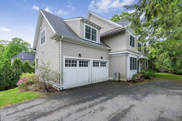 Attached, Exterior, Facade, Farmhouse