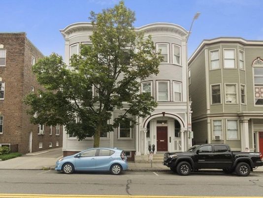 Exterior, Facade, Rowhouse