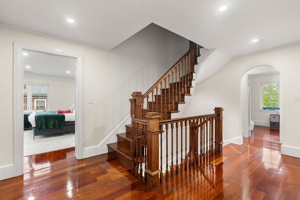 Interior, Recessed Lighting, Wood Texture Flooring