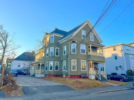 Attached, Exterior, Facade, Queen Anne Victorian