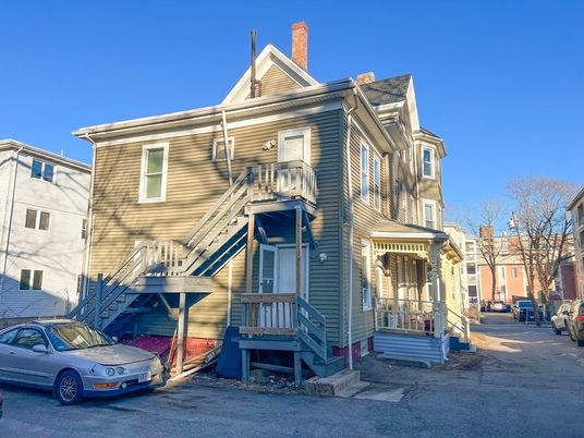 Exterior, Facade, Queen Anne Victorian