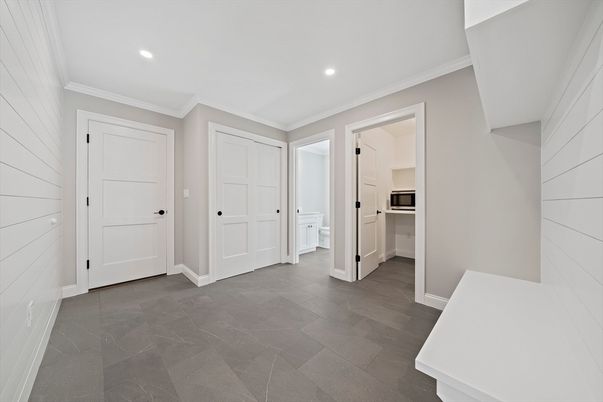 Empty room, Interior, Recessed Lighting