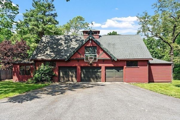 Attached, Exterior, Facade, Cape Cod