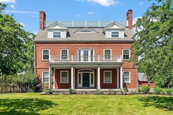 Exterior, Facade, Brick Facade, Georgian