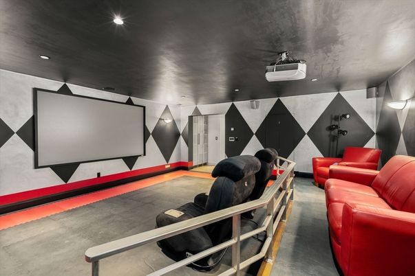 Interior, Projection Screen, Recessed Lighting, Theatre Room