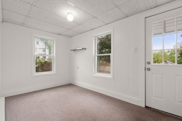 Empty room, Interior