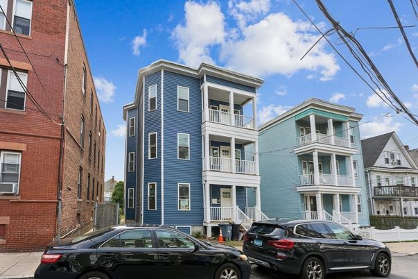 Exterior, Facade, Brick Facade, Rowhouse