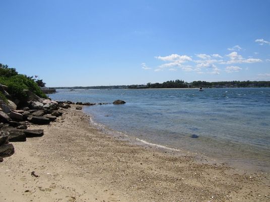 Exterior, Lake