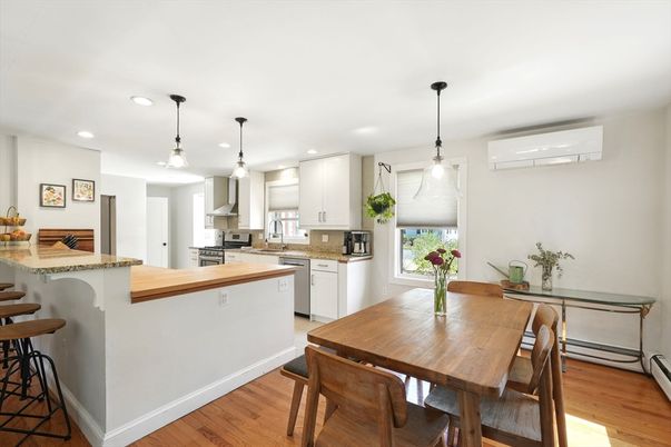 Dining room, Interior, Kitchen, Pendant Lights, Recessed Lighting, Wood Texture Flooring
