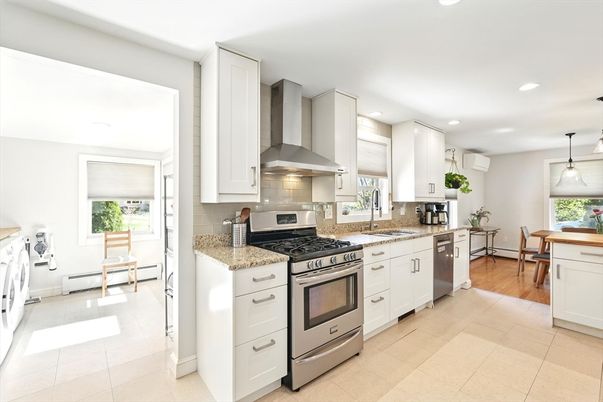 Dining room, Interior, Kitchen, Pendant Lights, Recessed Lighting, Stainless Steel Appliances