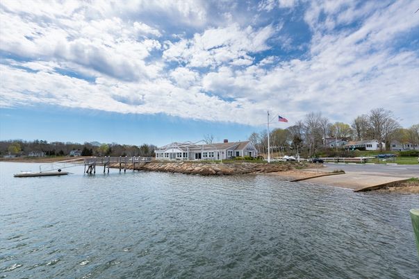 Exterior, Lake