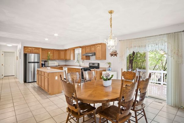 Chandelier, Dining room, Interior, Kitchen, Recessed Lighting, Stainless Steel Appliances