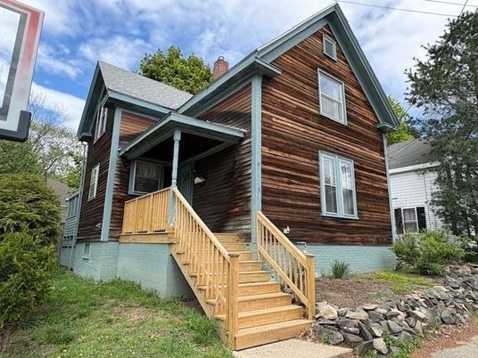 Exterior, Facade, Log Home