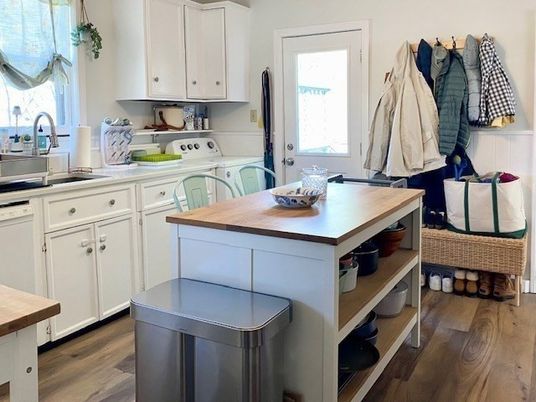 Interior, Kitchen, Washer, Wood Texture Flooring