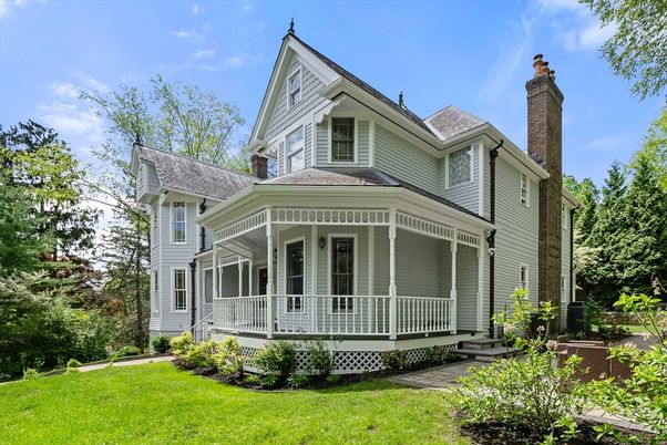 Exterior, Facade, Queen Anne Victorian