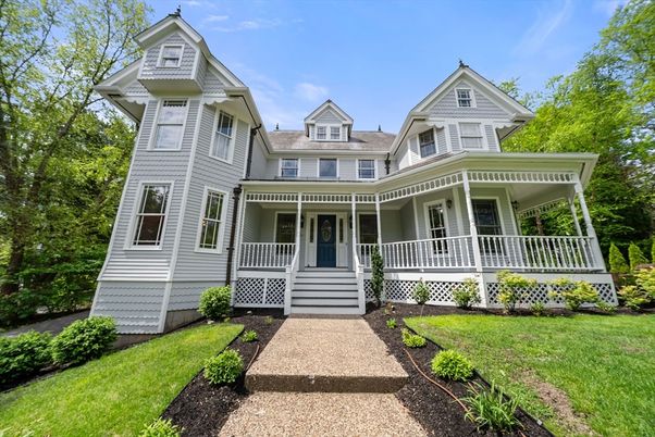 Exterior, Facade, Queen Anne Victorian
