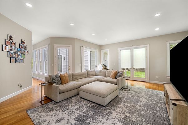 Interior, Living room, Recessed Lighting, Wood Texture Flooring