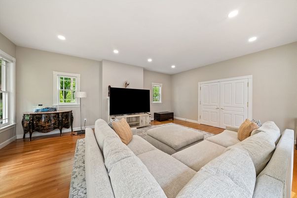 Interior, Living room, Recessed Lighting, Wood Texture Flooring